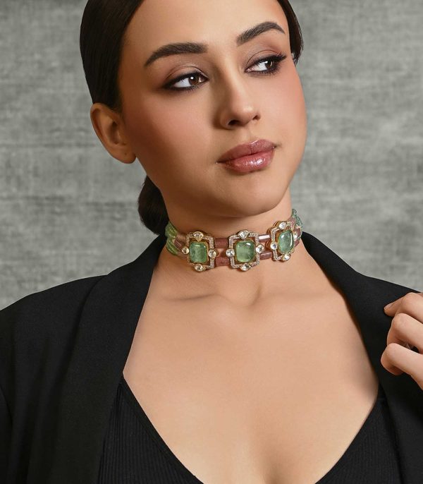 Jazzy Choker With Earrings - Image 3