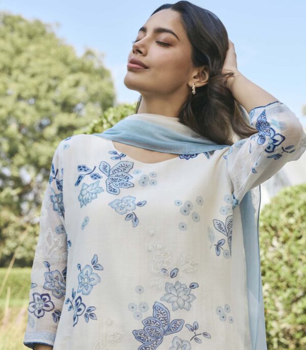 Pearl Applique embroidered kurta set - Image 4