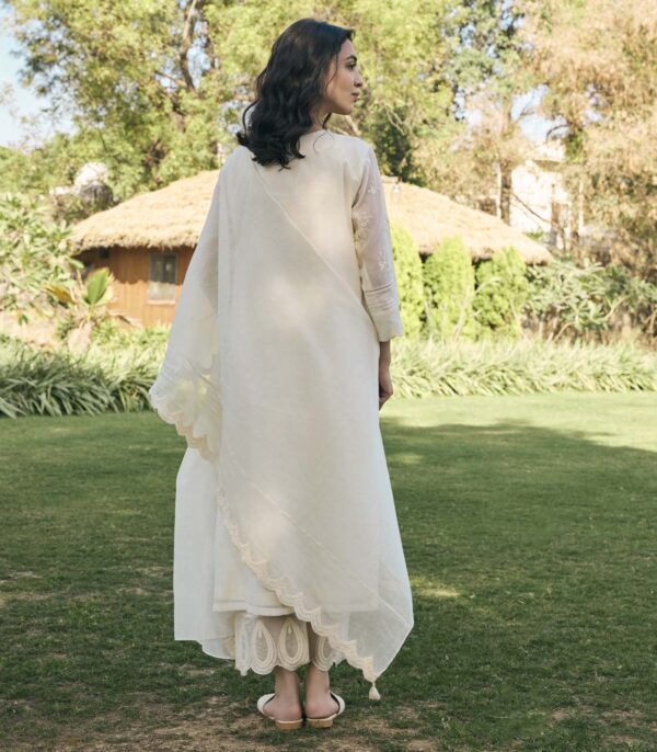 Ecru embroidered kurta set - Image 2