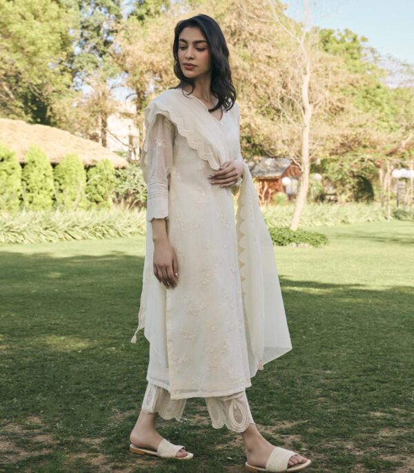 Ecru embroidered kurta set - Image 3