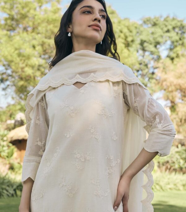 Ecru embroidered kurta set - Image 5