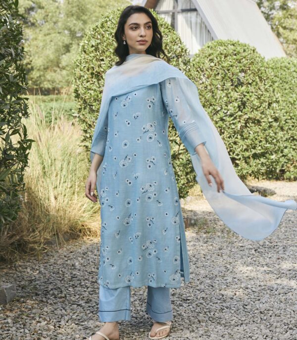 Sky embroidered kurta set - Image 3