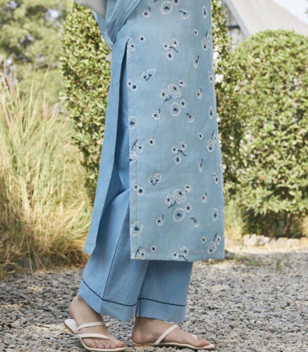 Sky embroidered kurta set - Image 5