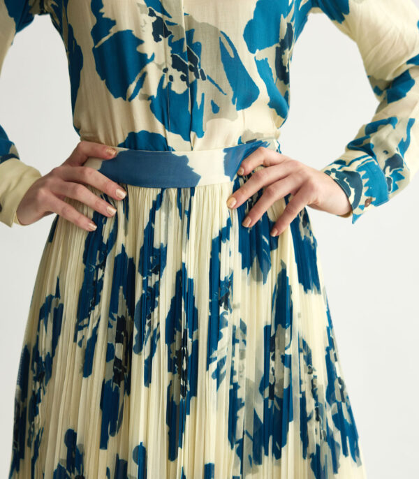 WHITE & BLUE FLORAL CRINKLED SKIRT - Image 3