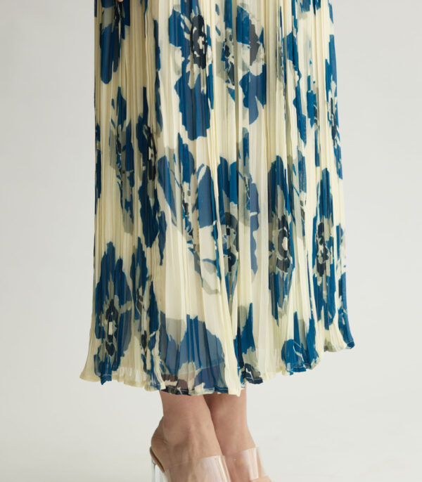 WHITE & BLUE FLORAL CRINKLED SKIRT - Image 4