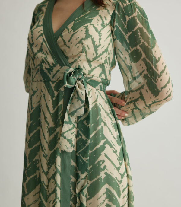 BEIGE AND MINT CHEVRON PRINT WRAP DRESS - Image 3