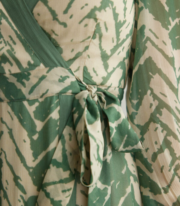 BEIGE AND MINT CHEVRON PRINT WRAP DRESS - Image 4