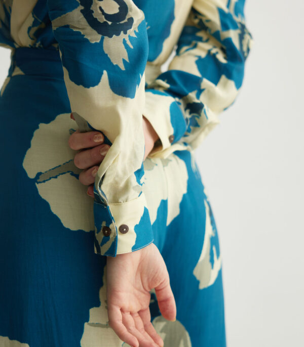 WHITE & BLUE FLORAL SHIRT - Image 4