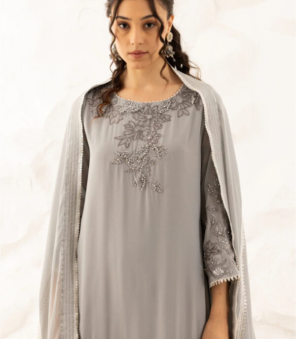 Yukti Suit With Plazzo - Image 3