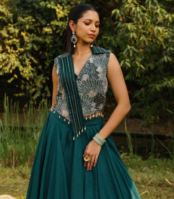 AAHANA CROP JACKET WITH SKIRT - Image 4