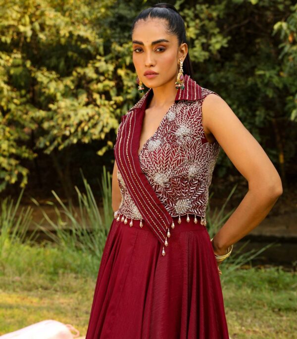 AAHANA CROP JACKET WITH SKIRT - Image 3