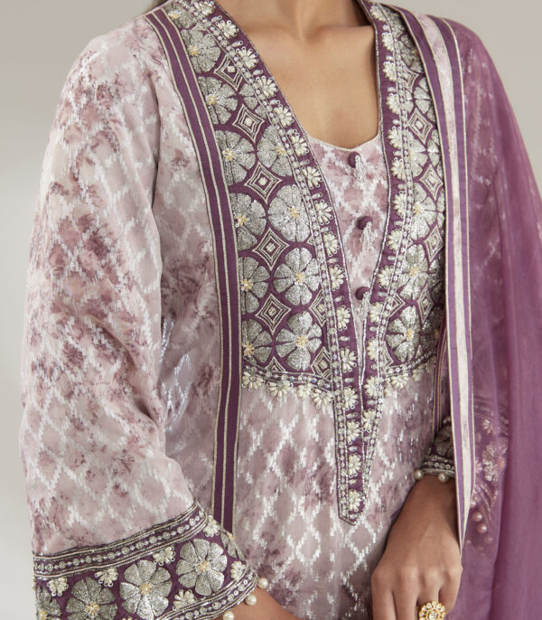 SUIT - Image 4