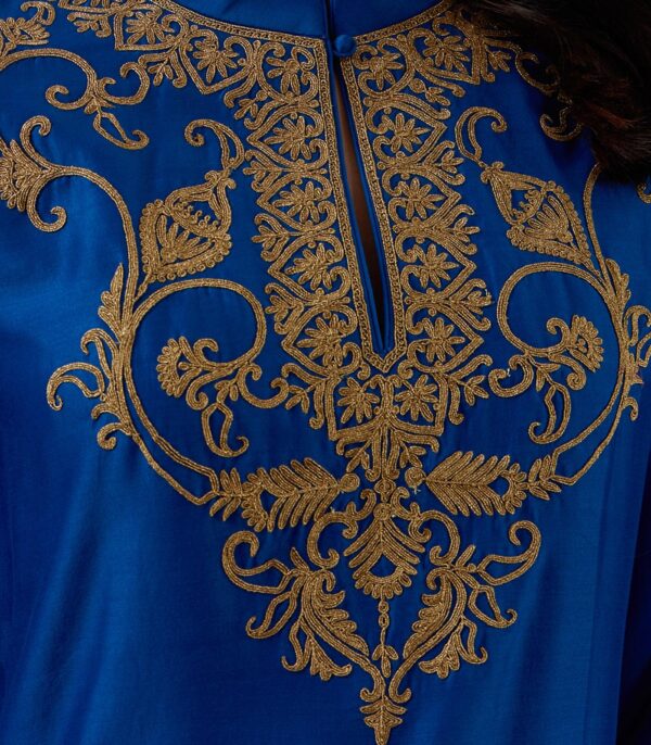 EMBROIDERED STRAIGHT KURTA SET - Image 4