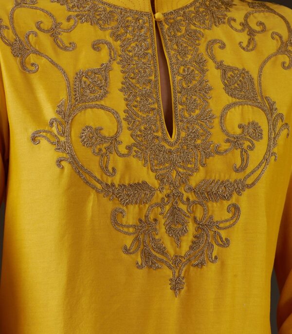 Embroidered straight kurta set - Image 4