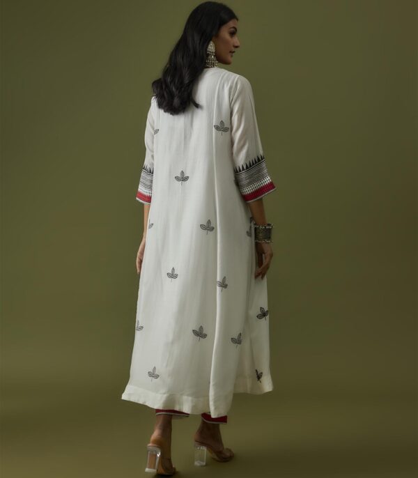 Hand Block Printed And Embroidered Leaf Motif Kurta Set - Image 2