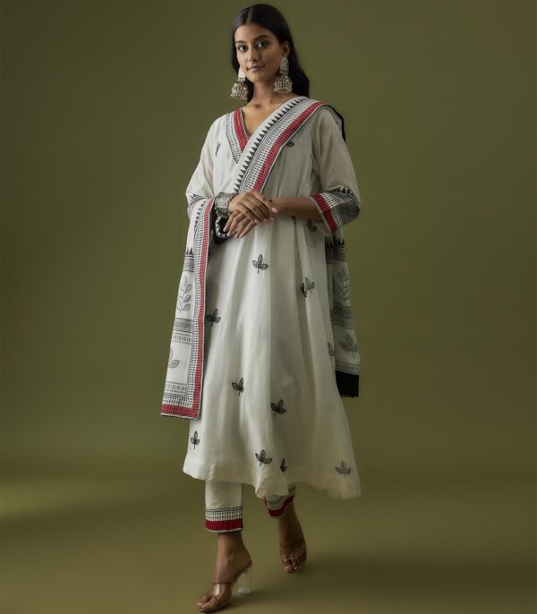 Hand Block Printed And Embroidered Leaf Motif Kurta Set - Image 4