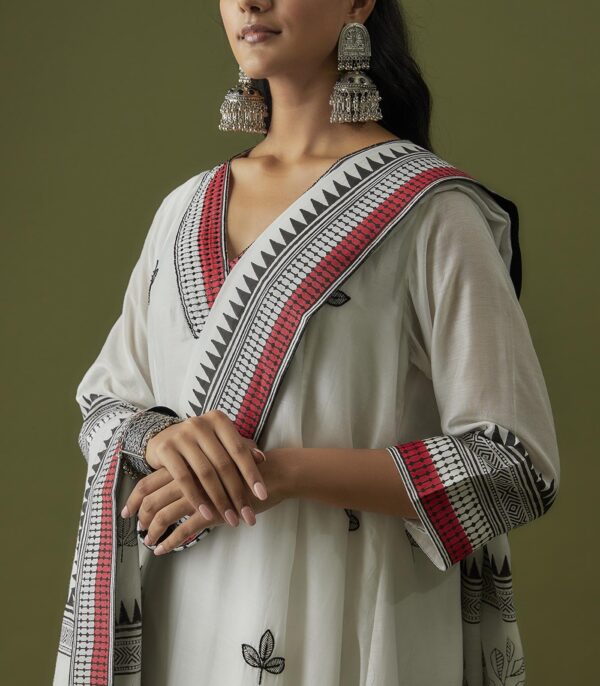 Hand Block Printed And Embroidered Leaf Motif Kurta Set - Image 5