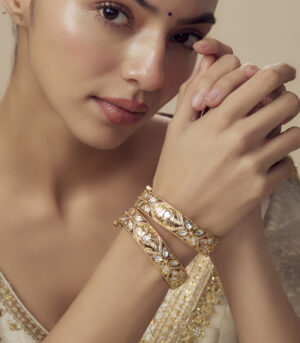 White Womens Kundan, Polki Pair of Bangles