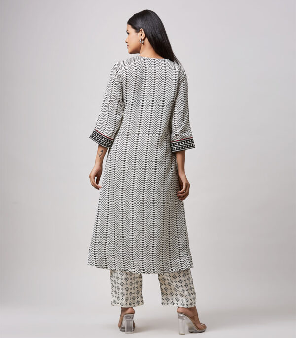 METRO BLOCK PRINT V NECK CO-ORD-SET - Image 2