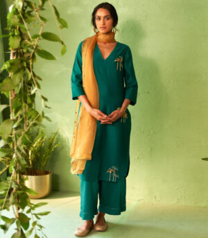 A straight kurta set