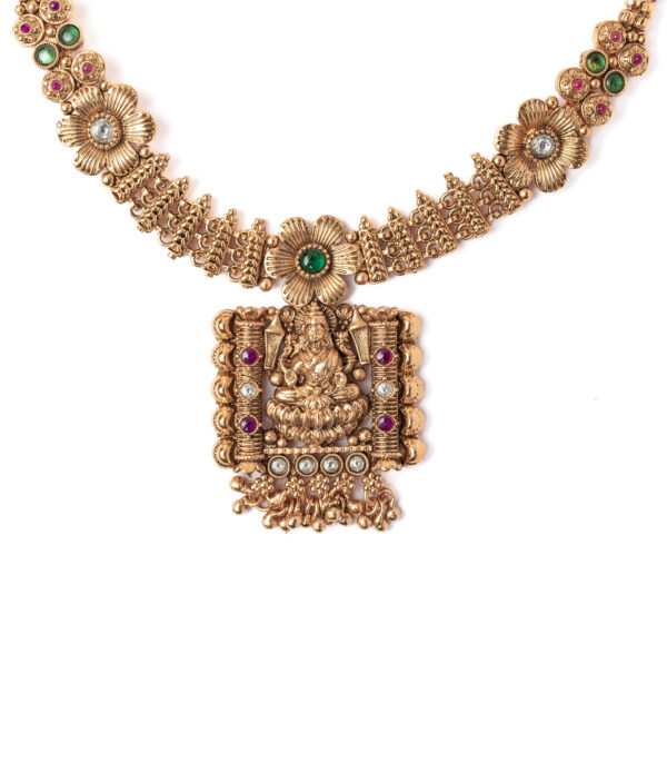 Gold Plated Short Necklace Set with Maangtikka & Pair of Earrings - Image 3