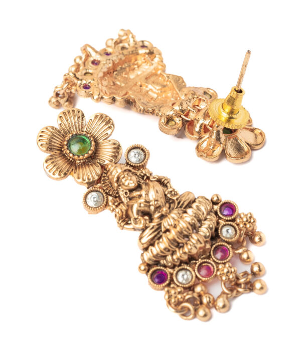 Gold Plated Short Necklace Set with Maangtikka & Pair of Earrings - Image 4
