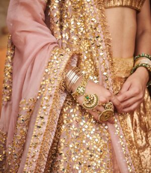 Padmasvarṇa Lampi Lehenga