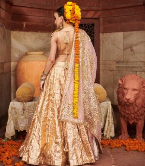 Padmasvarṇa Lampi Lehenga