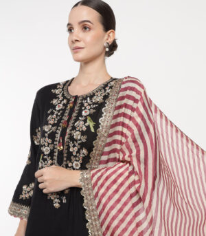 NOOR E SUMMER KURTA SET