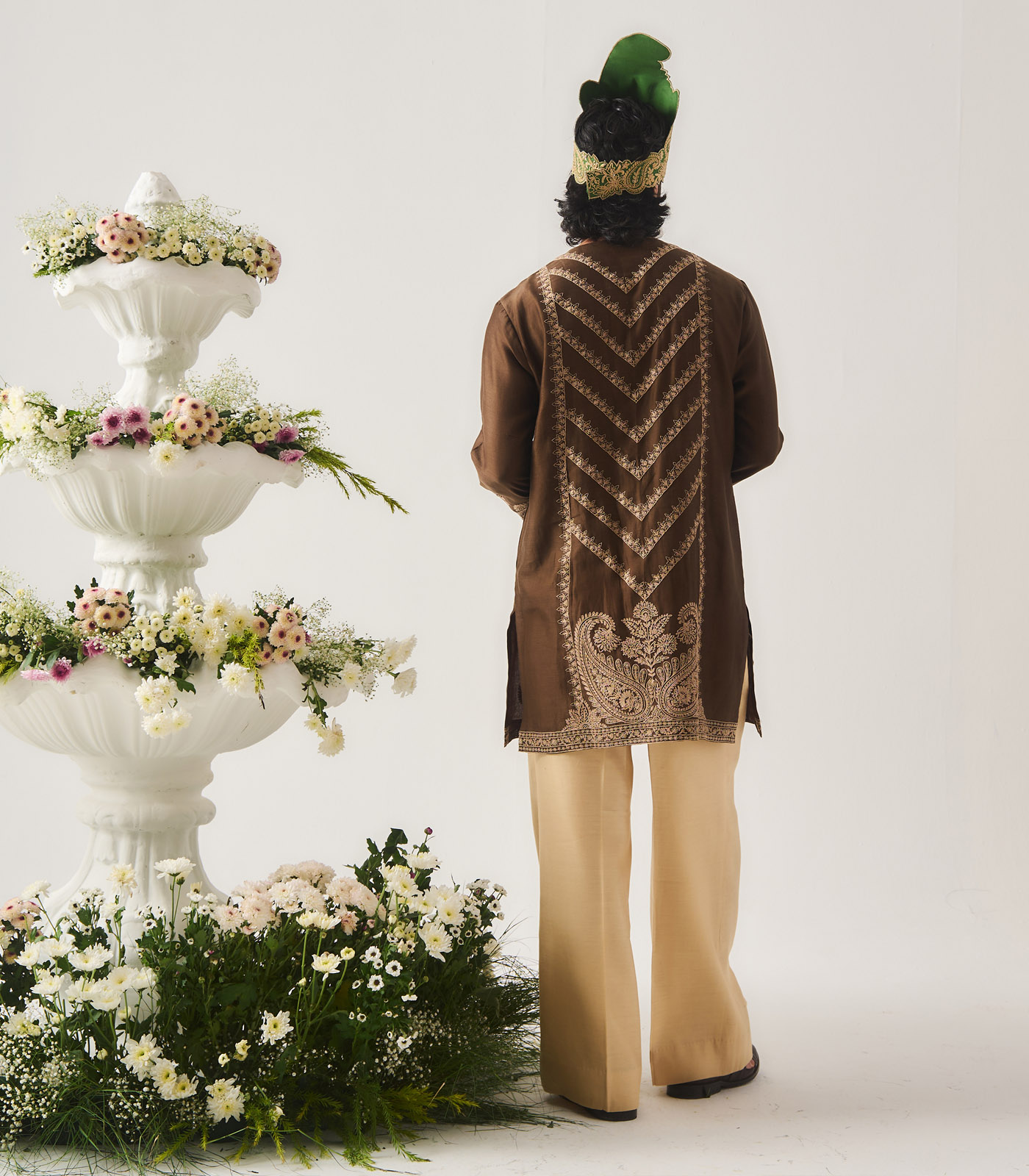 Chanderi Handloom Short Kurta paired with Flare Pants - Image 4