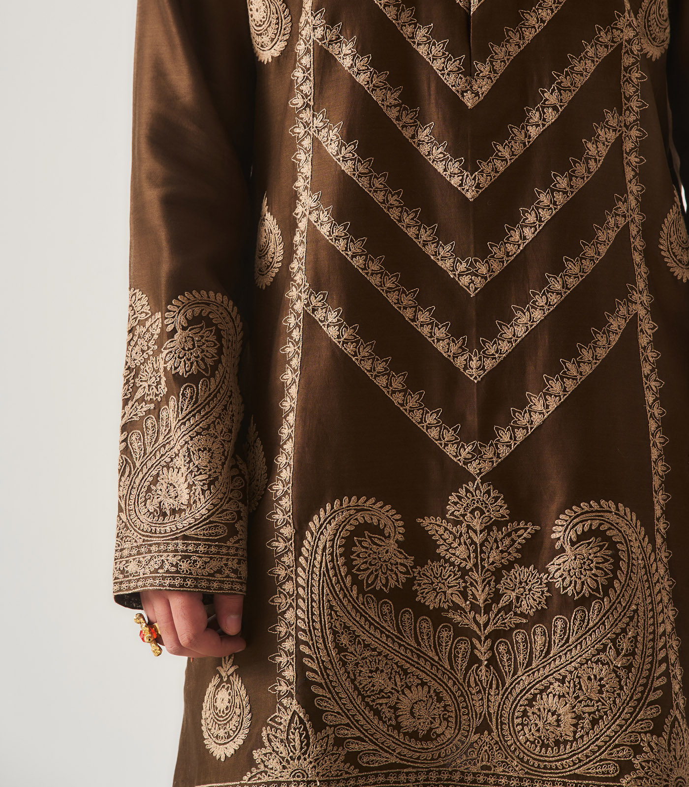 Chanderi Handloom Short Kurta paired with Flare Pants - Image 2