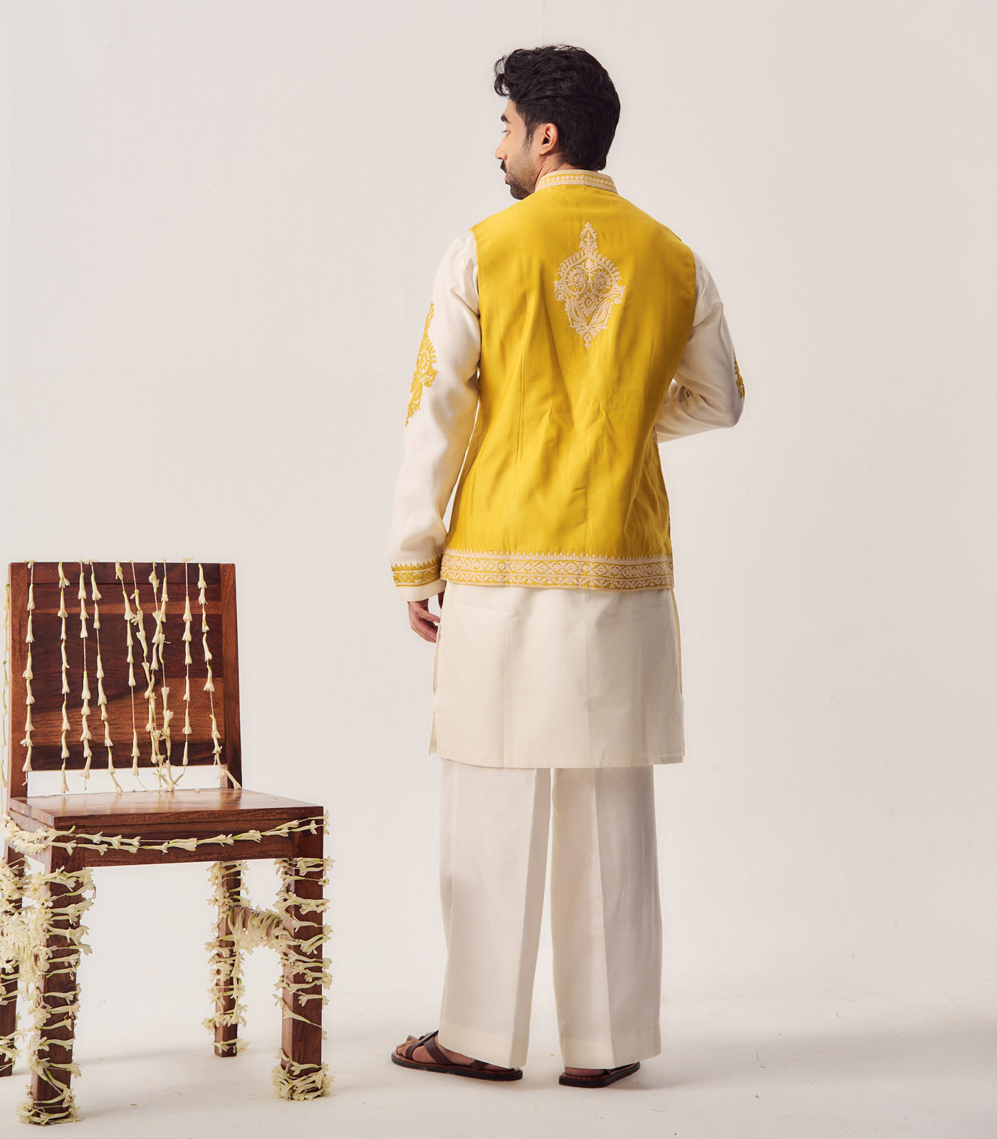 Kurta With Flare Pants and Bundi - Image 2
