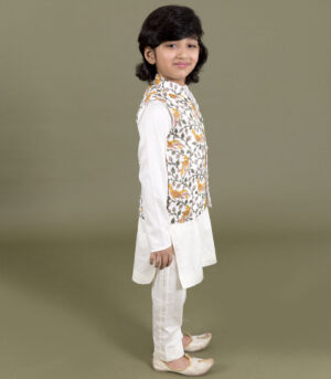 Kurta And Pants With Peacock Print Jacket