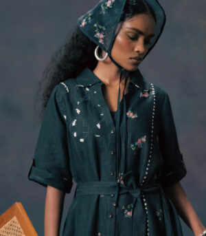 DRESS IN LINEN WITH EMBROIDERY