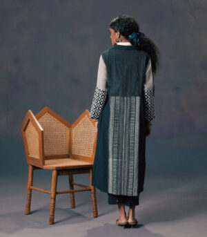 JACKET WITH IVORY TUNIC AND PANTS