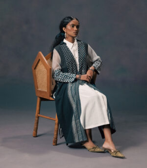 JACKET WITH IVORY TUNIC AND PANTS