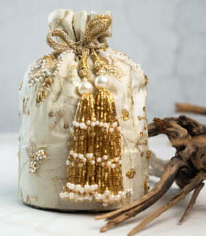 Diamond Hinted Kasse Plume Gold