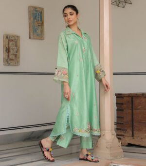 Gulzar Collar Kurta Set