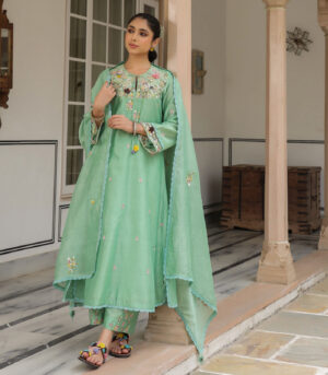 Gulzar Choker Neck Kurta Set