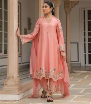 Gulzar Scallop Kurta Set