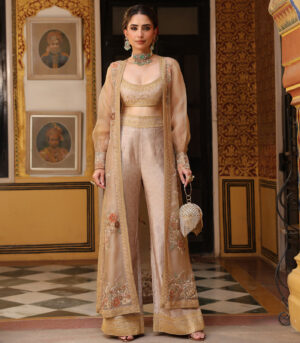 Ahista Ivory Cape Set