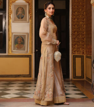 Ahista Ivory Cape Set