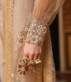 Ahista Ivory Cape Set