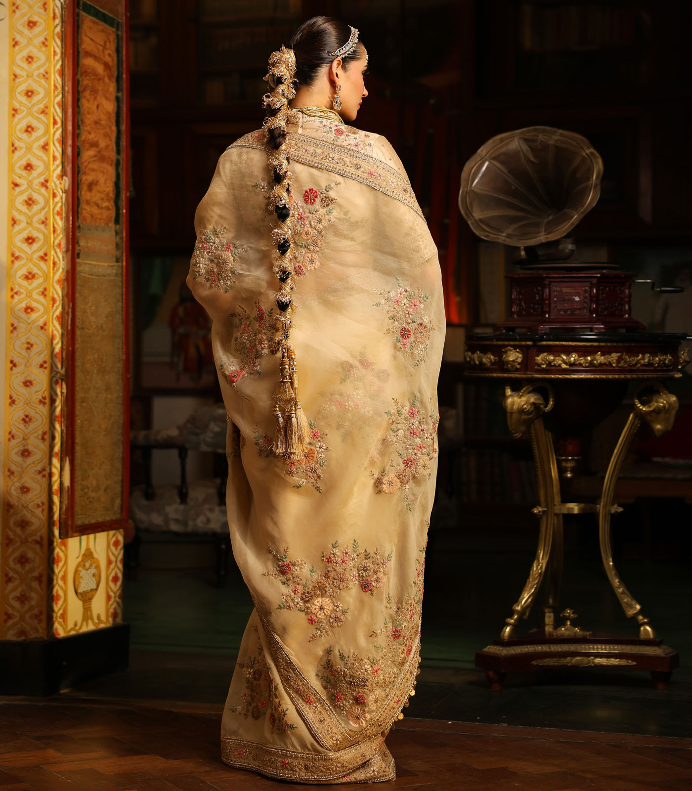 Ahista Ivory Mayur Applique Saree Set - Image 2