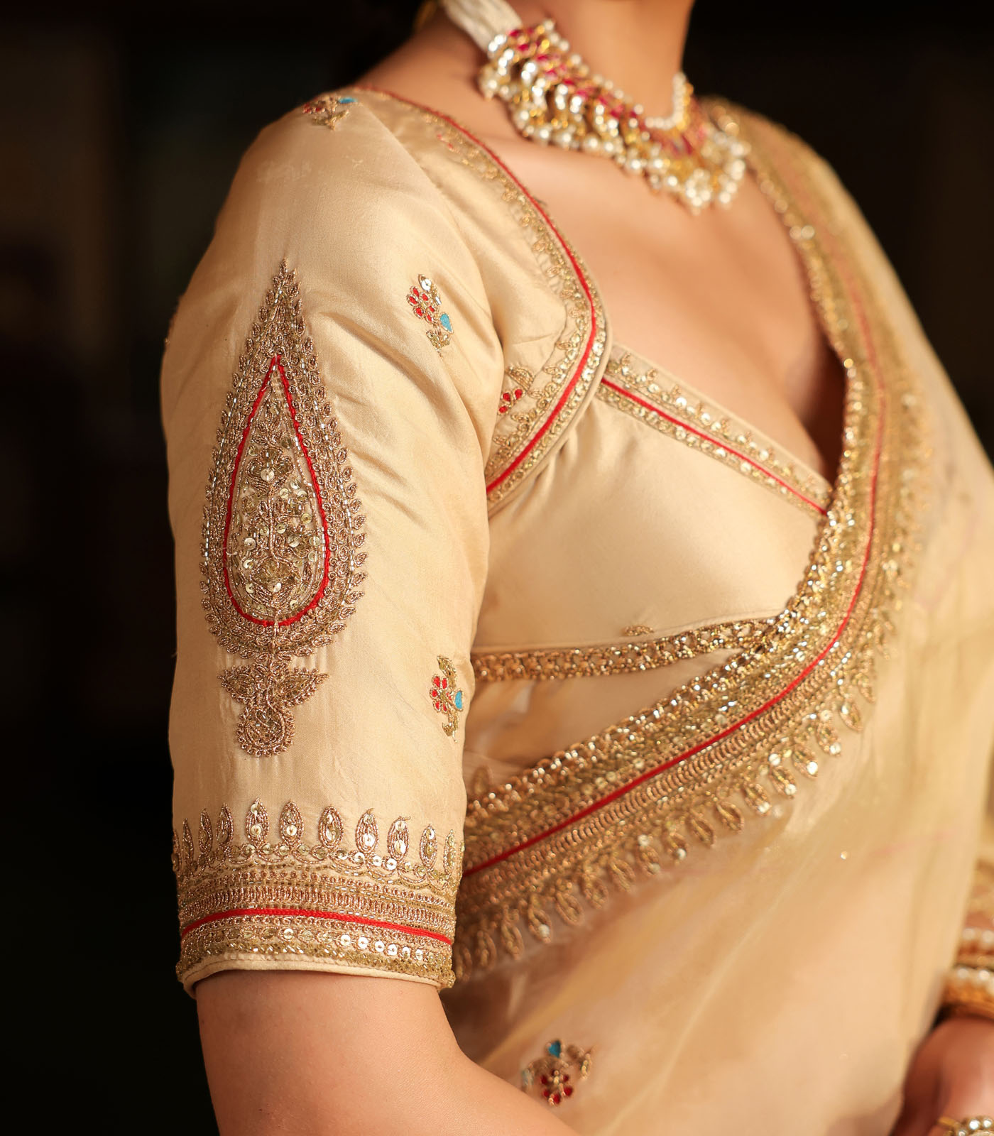 Ahista Ivory Patti Buta Saree Set - Image 4