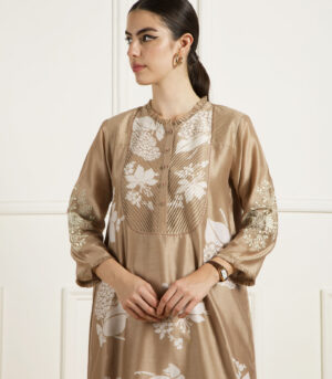 BEIGE PLEATED YOKE TUNIC IN SILK CHANDERI