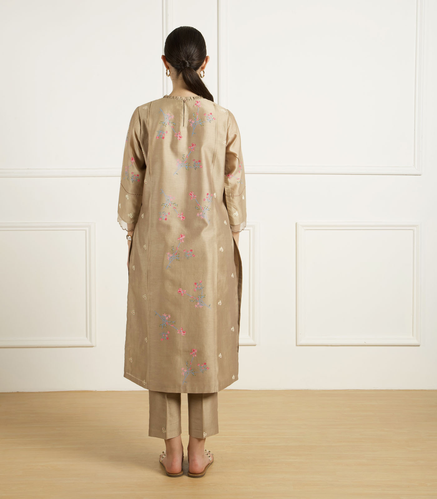 BEIGE FRONT PLEATS TUNIC IN SILK CHANDERI - Image 4