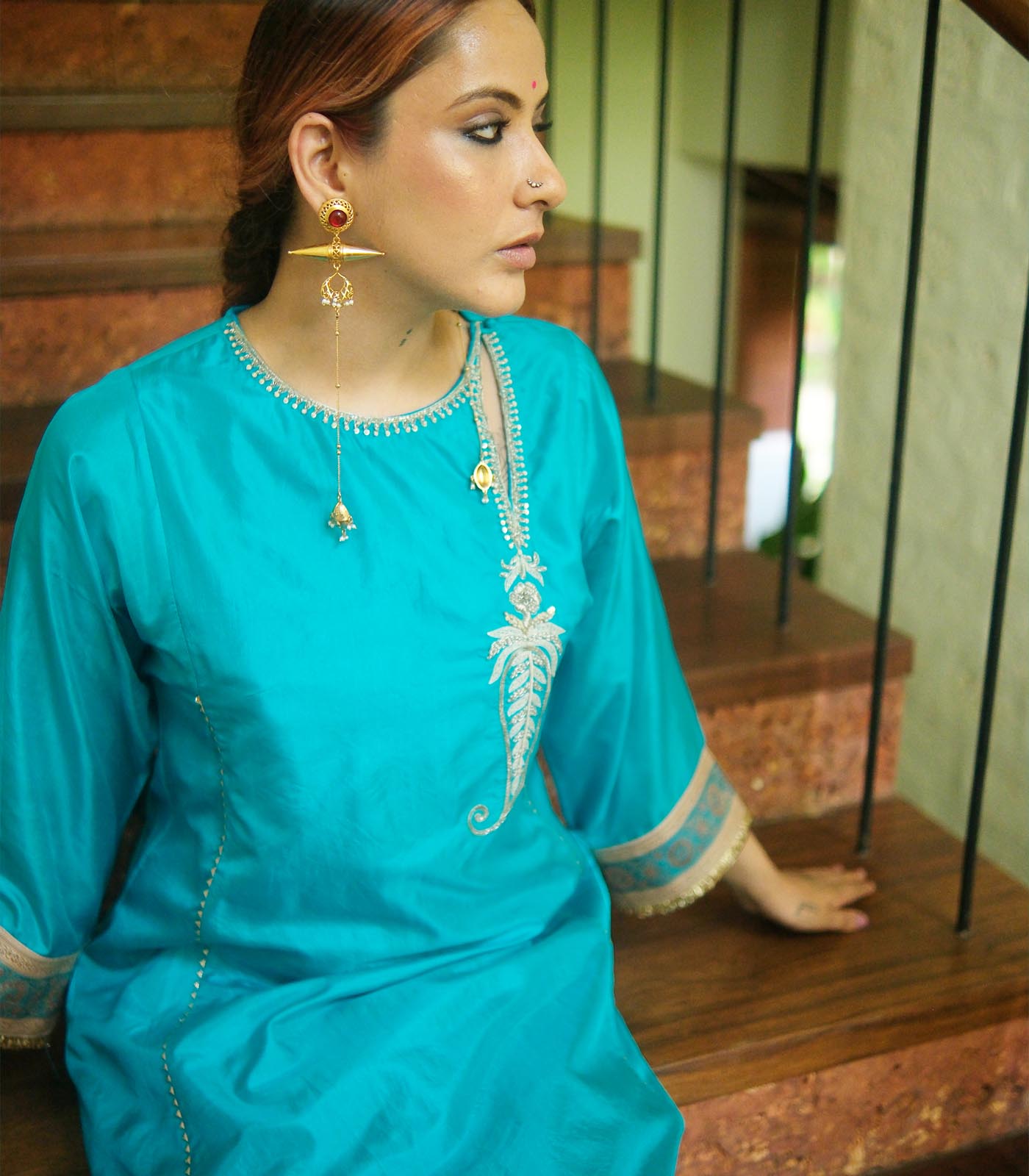 Silk kurta with contrast pants set - Image 2